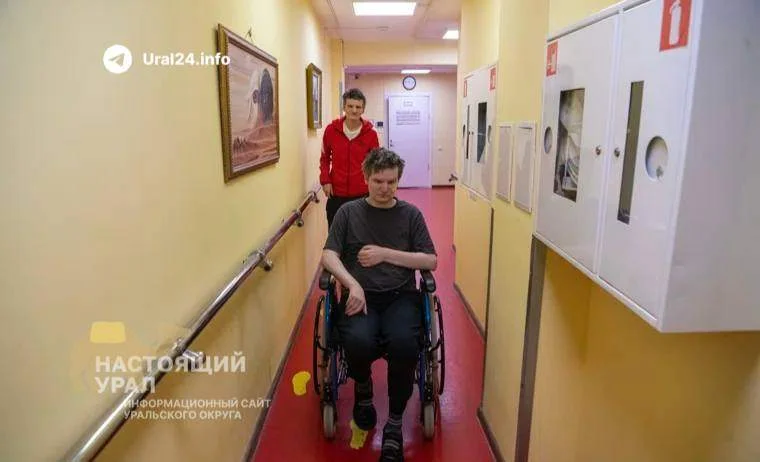 Родина бросила, как и родная мать: искалеченного уральца спасают брат и волонтёры